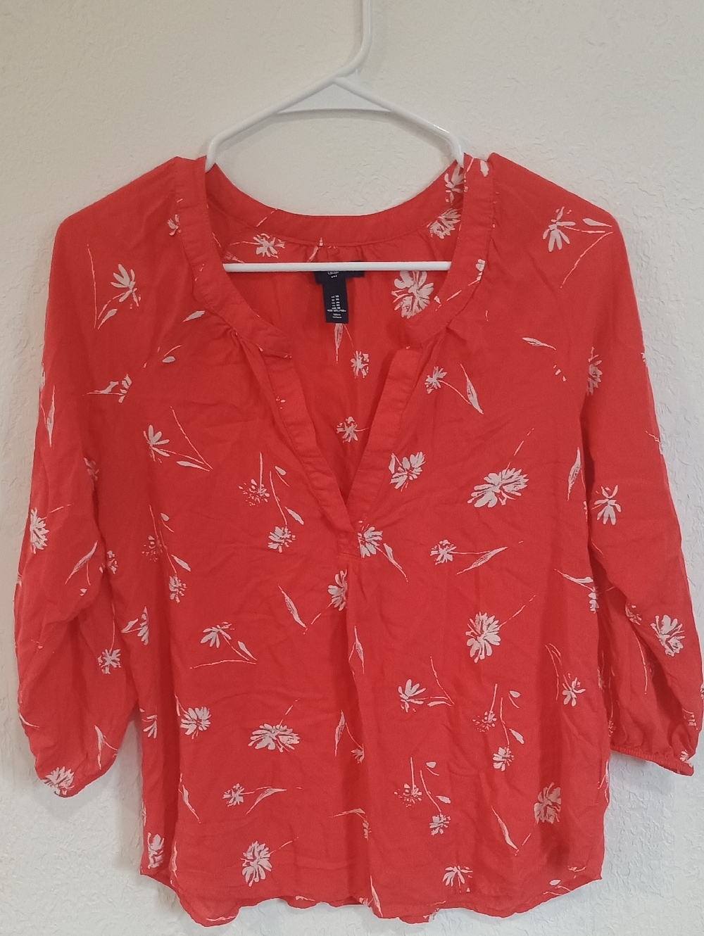 GAP Coral V-Neck Floral Blouse with White Print